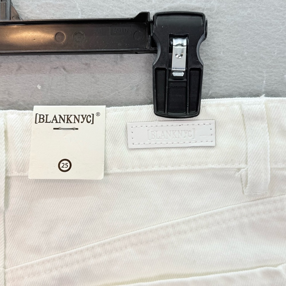 Blanknyc - NWT women’s white shorts denim Eyelet lace trim 100% cotton pants 25 - Picture 6 of 7